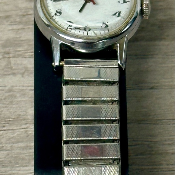 Late 50s Woman’s wind up Timex Watch - Picture 7 of 7